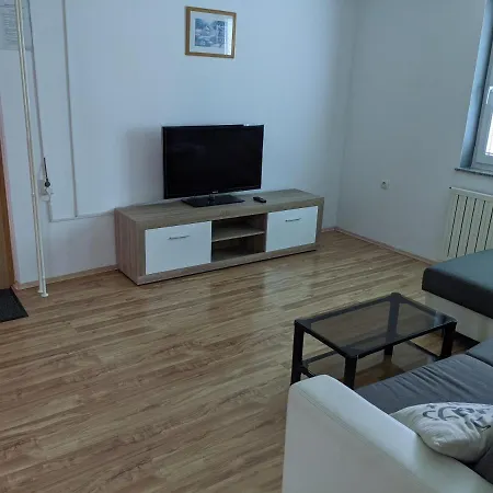 Apartment Domacija Mlaker Podcetrtek