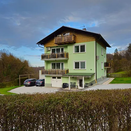 Apartment Domacija Mlaker Podcetrtek