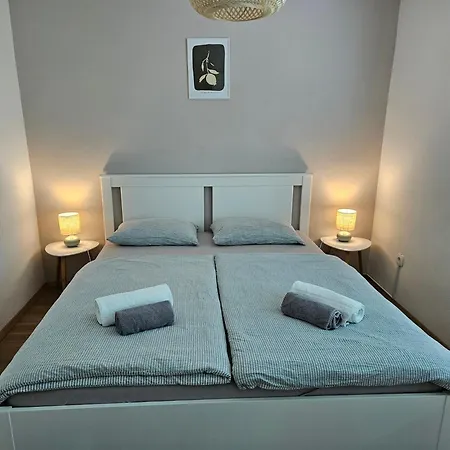 Apartment Domacija Mlaker Podcetrtek